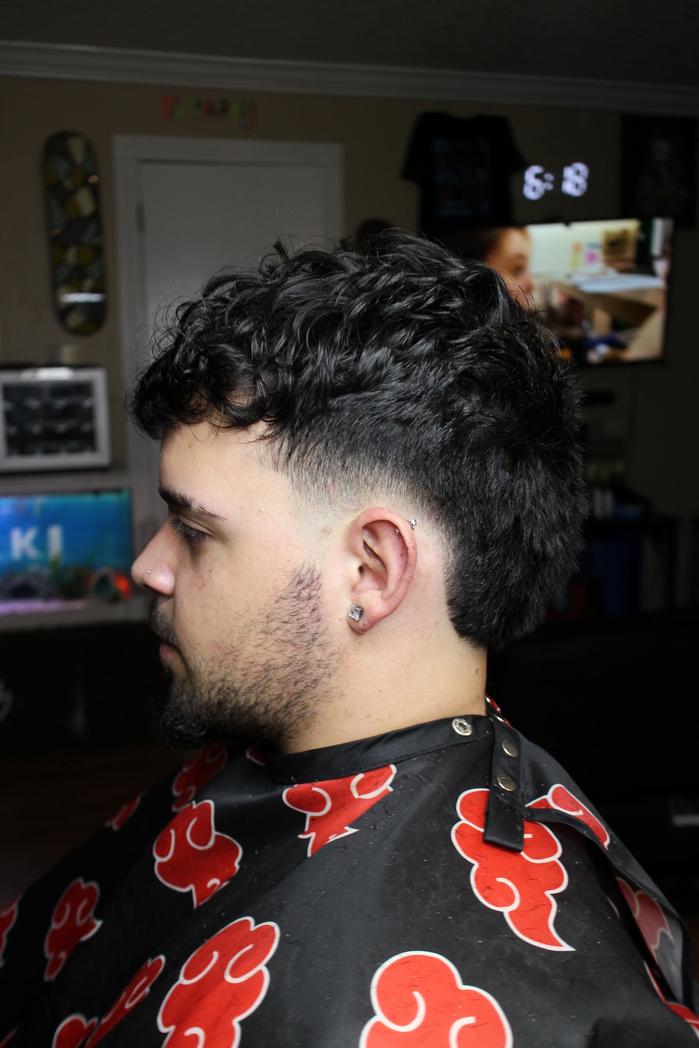 Side profile of a male after applying sea salt spray, showcasing textured, voluminous sea salt spray hair. This image demonstrates what does sea salt spray do for effortless style and natural hold, highlighting why it's the best sea salt spray for achieving a desired look. Ideal for sea salt spray men, this sea salt hair spray proves effective for both straight and sea salt spray and curly hair, serving as a good sea salt spray that provides results without damage. 